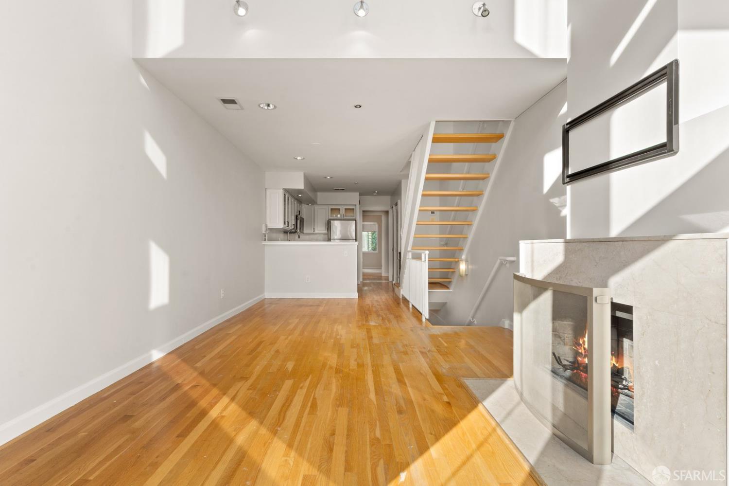 Detail Gallery Image 5 of 19 For 2090 Fell St, San Francisco,  CA 94117 - 2 Beds | 2 Baths