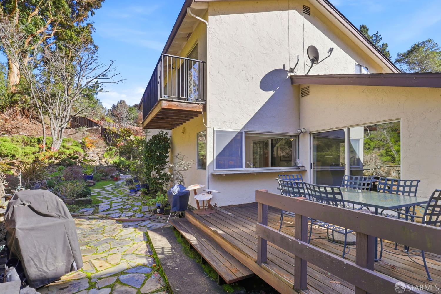 Detail Gallery Image 37 of 44 For 124 Csm Dr, San Mateo,  CA 94402 - 4 Beds | 2/1 Baths