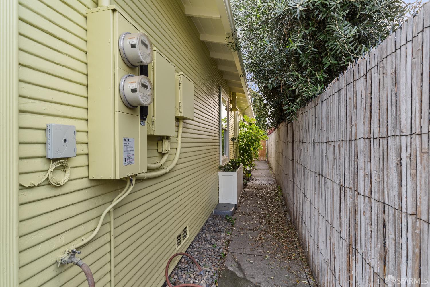 Detail Gallery Image 35 of 42 For 689 43rd St, Oakland,  CA 94609 - 2 Beds | 1 Baths