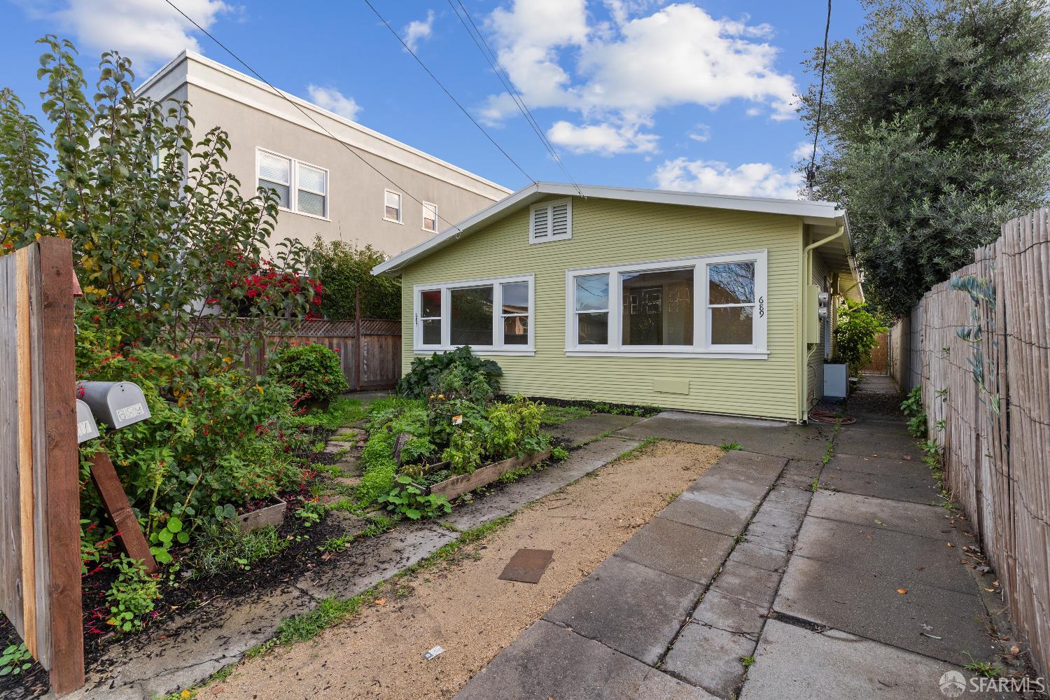 Detail Gallery Image 29 of 42 For 689 43rd St, Oakland,  CA 94609 - 2 Beds | 1 Baths