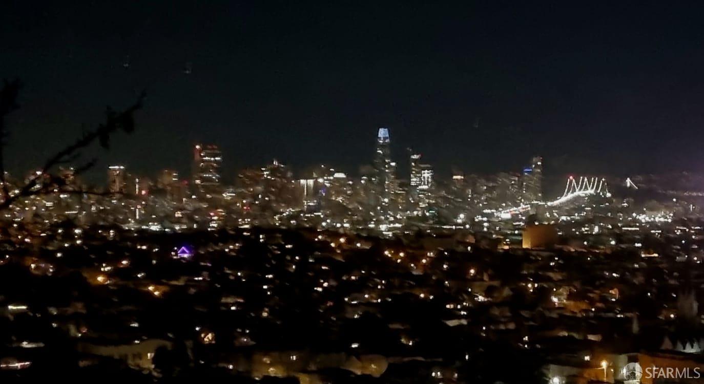 Detail Gallery Image 13 of 39 For 30 Harry St, San Francisco,  CA 94131 - 4 Beds | 2/1 Baths