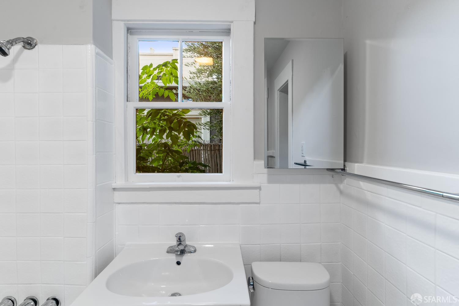 Detail Gallery Image 23 of 42 For 689 43rd St, Oakland,  CA 94609 - 2 Beds | 1 Baths