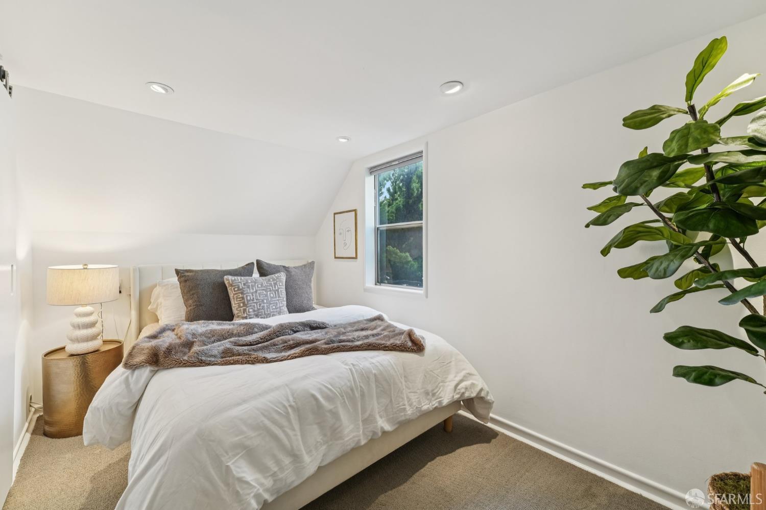 Detail Gallery Image 31 of 43 For 761 Noe St, San Francisco,  CA 94114 - 2 Beds | 1 Baths