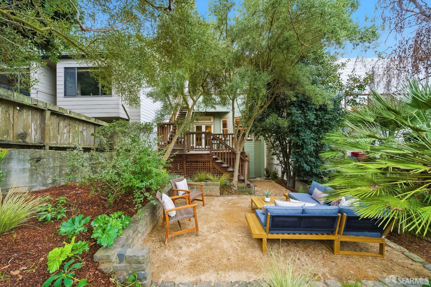 Detail Gallery Image 4 of 75 For 279 Diamond St, San Francisco,  CA 94114 - 4 Beds | 2/1 Baths