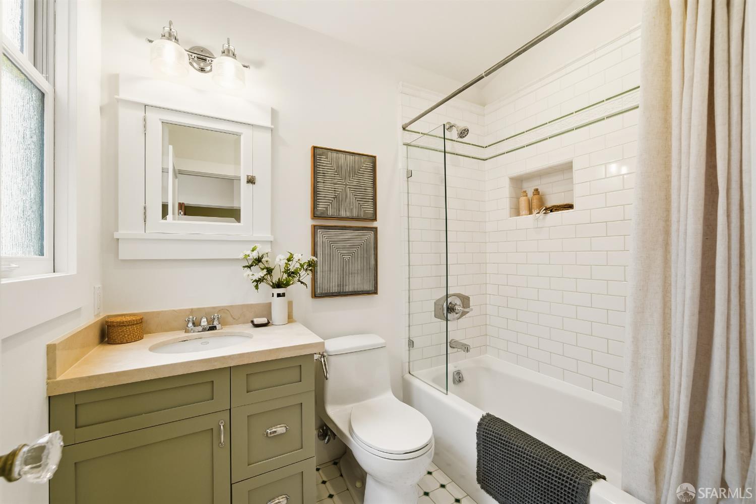 Detail Gallery Image 35 of 75 For 279 Diamond St, San Francisco,  CA 94114 - 4 Beds | 2/1 Baths