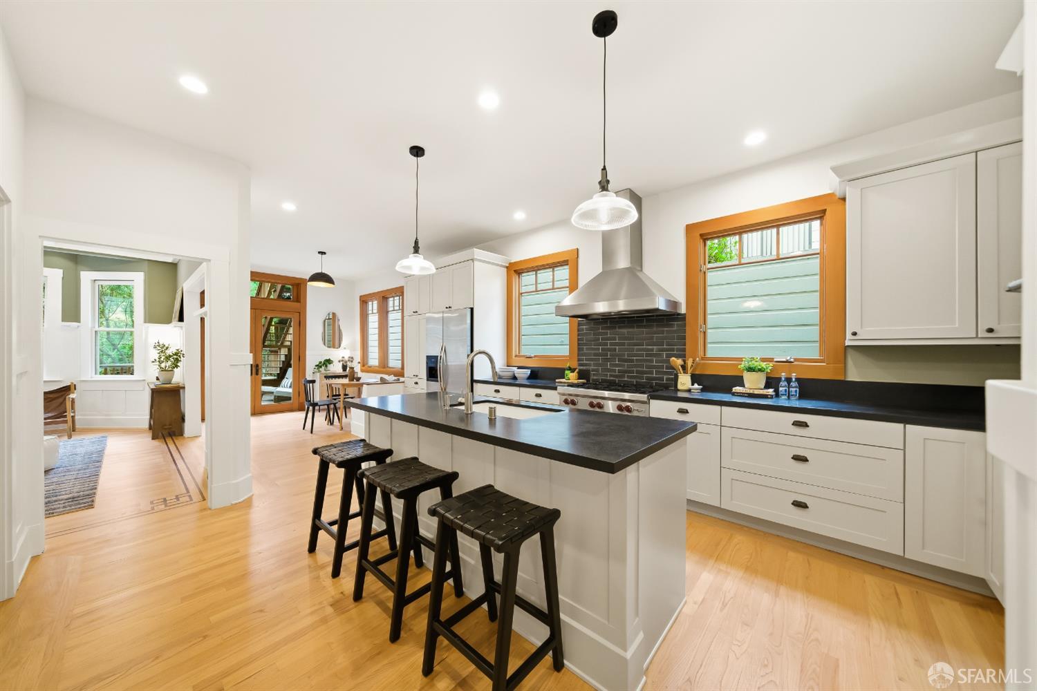 Detail Gallery Image 2 of 75 For 279 Diamond St, San Francisco,  CA 94114 - 4 Beds | 2/1 Baths