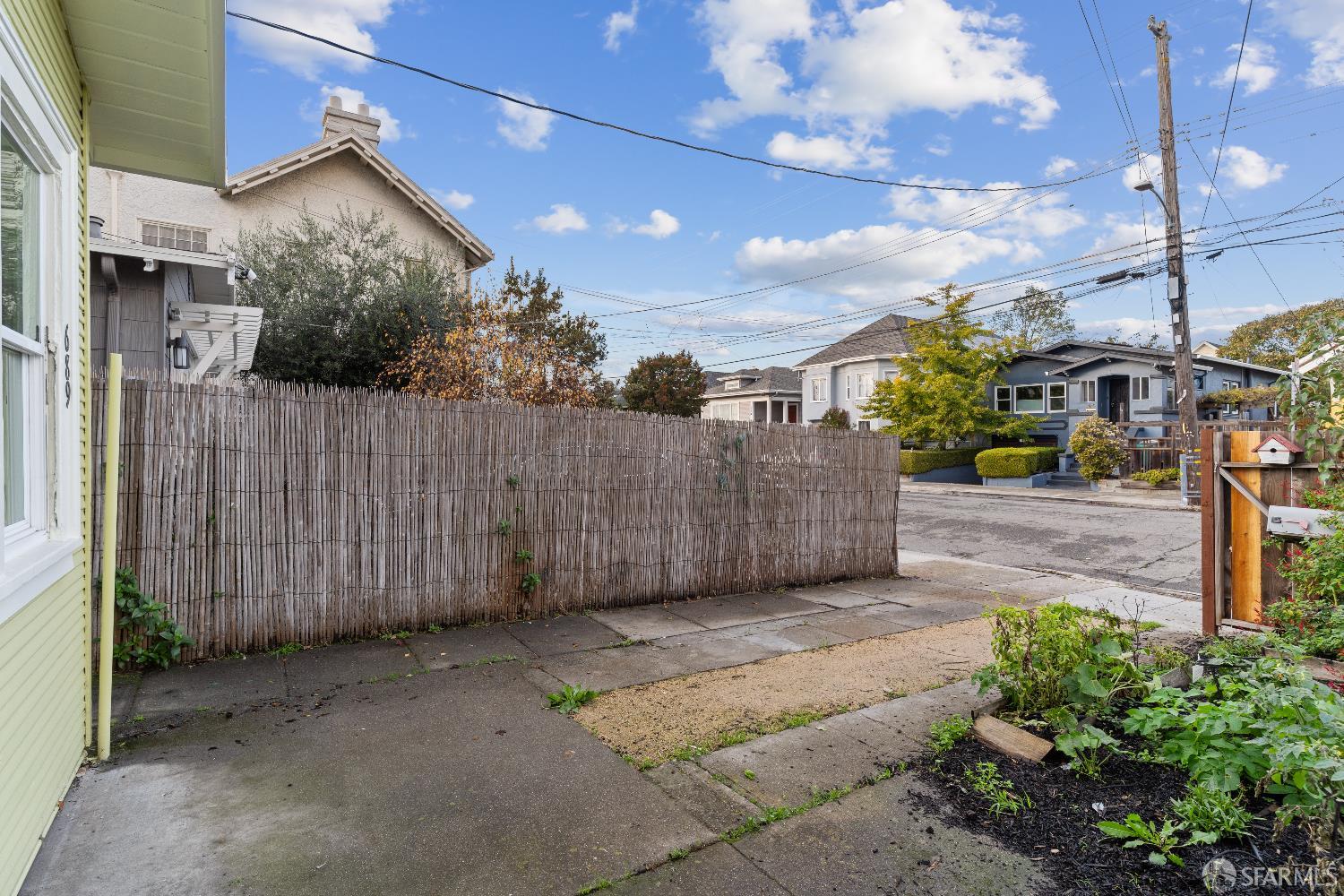 Detail Gallery Image 33 of 42 For 689 43rd St, Oakland,  CA 94609 - 2 Beds | 1 Baths