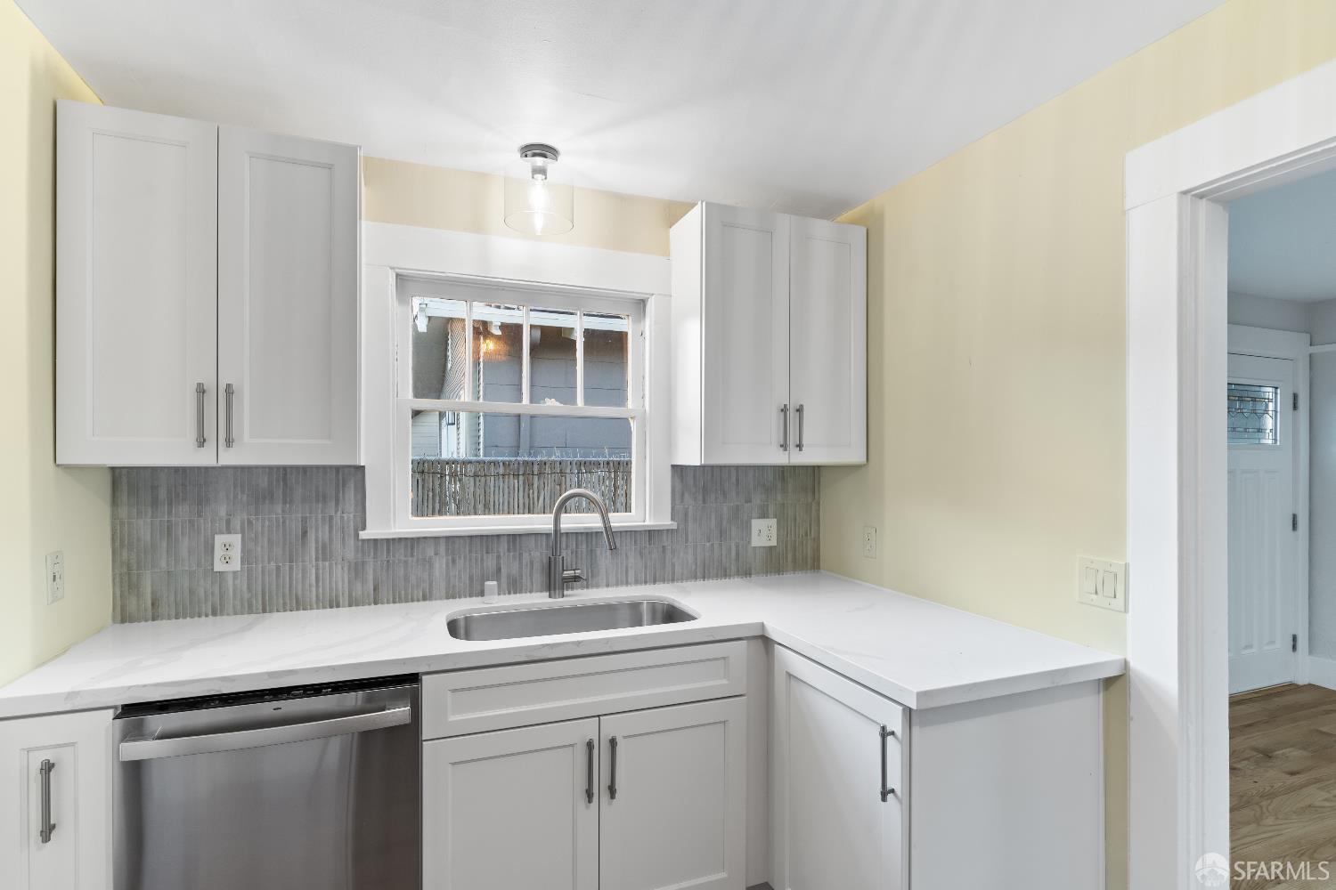 Detail Gallery Image 9 of 42 For 689 43rd St, Oakland,  CA 94609 - 2 Beds | 1 Baths