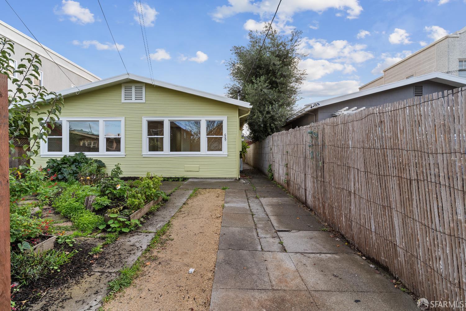 Detail Gallery Image 30 of 42 For 689 43rd St, Oakland,  CA 94609 - 2 Beds | 1 Baths