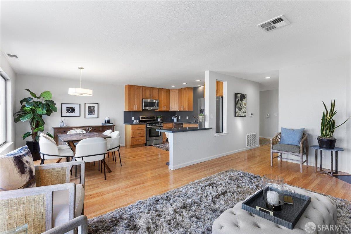 Detail Gallery Image 13 of 70 For 52 Jennings Ct, San Francisco,  CA 94124 - 3 Beds | 2 Baths