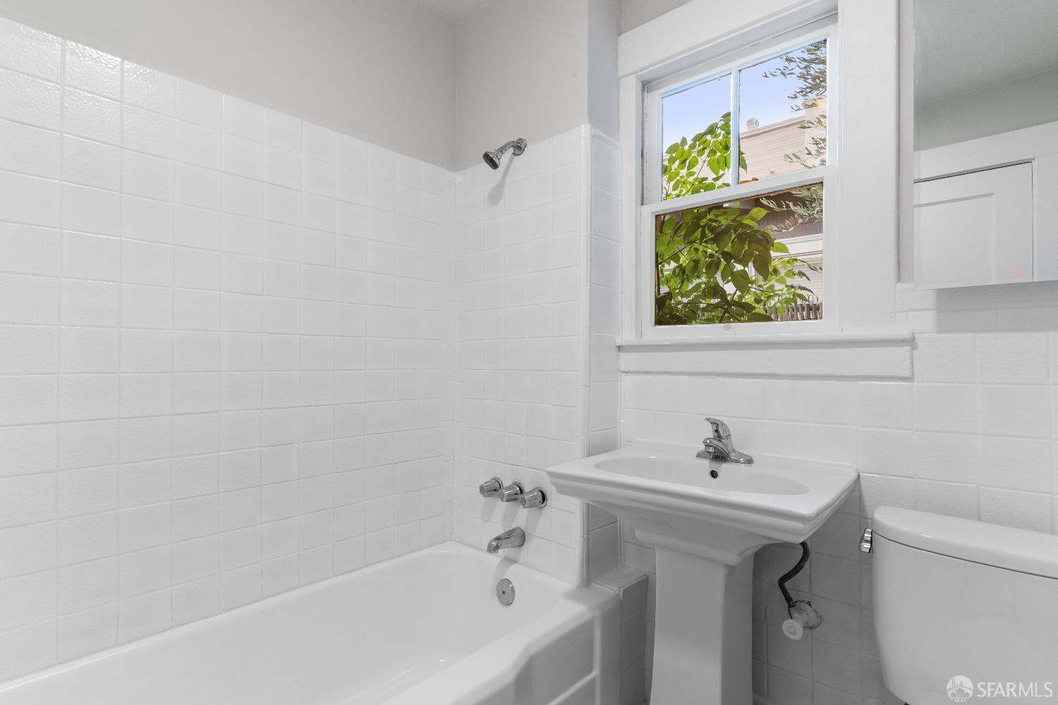 Detail Gallery Image 22 of 42 For 689 43rd St, Oakland,  CA 94609 - 2 Beds | 1 Baths