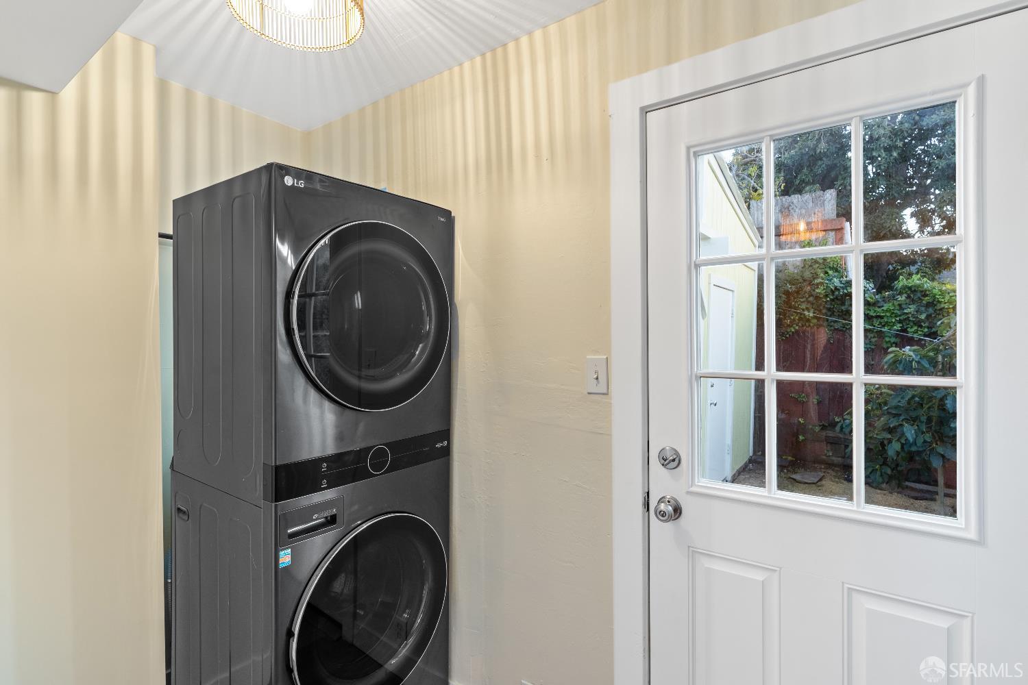 Detail Gallery Image 11 of 42 For 689 43rd St, Oakland,  CA 94609 - 2 Beds | 1 Baths