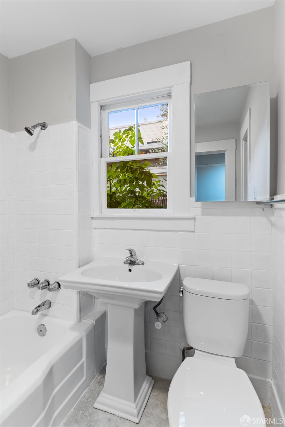 Detail Gallery Image 24 of 42 For 689 43rd St, Oakland,  CA 94609 - 2 Beds | 1 Baths