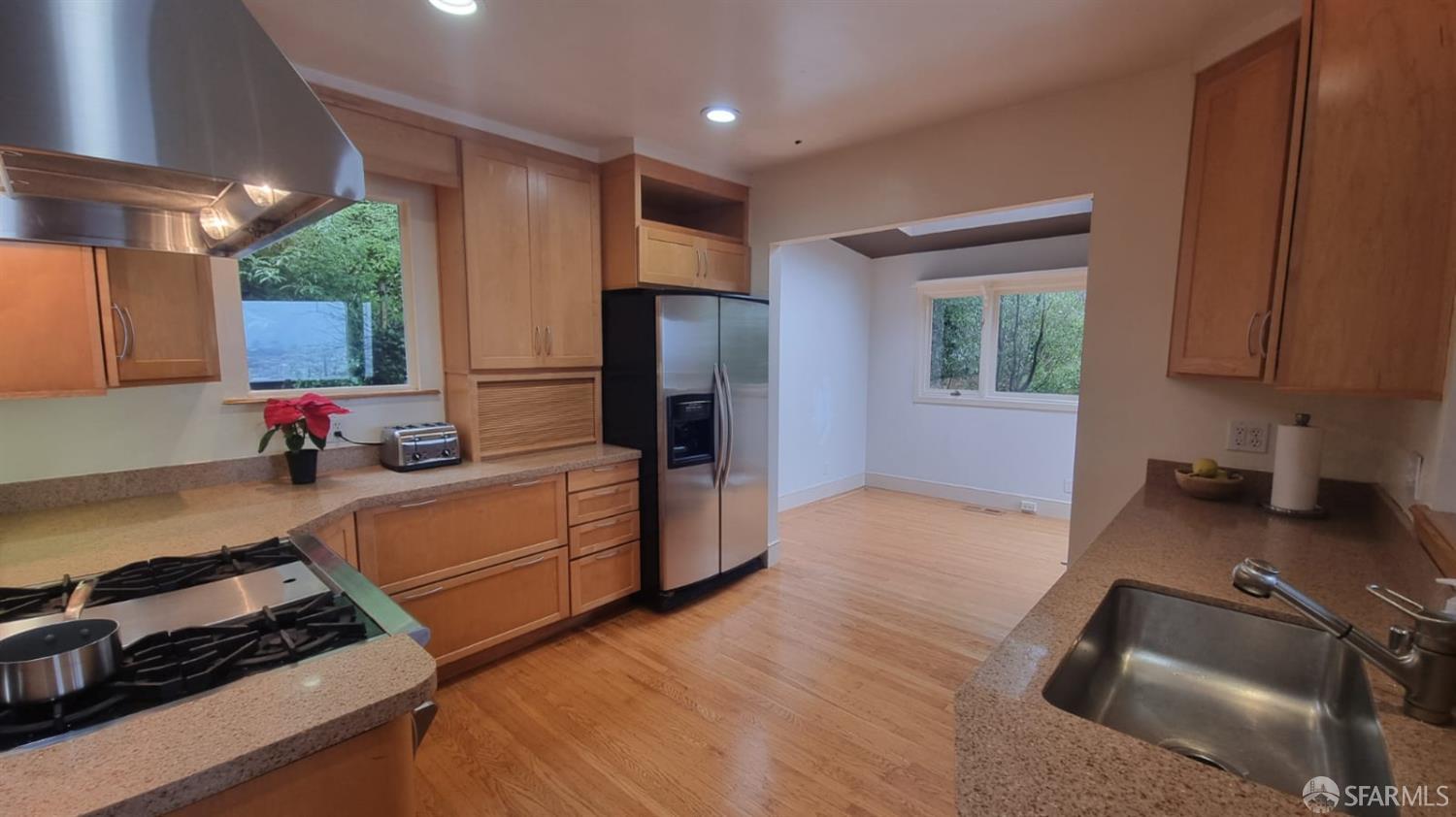 Detail Gallery Image 18 of 39 For 30 Harry St, San Francisco,  CA 94131 - 4 Beds | 2/1 Baths