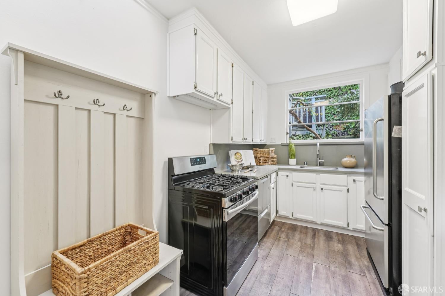 Detail Gallery Image 19 of 43 For 761 Noe St, San Francisco,  CA 94114 - 2 Beds | 1 Baths