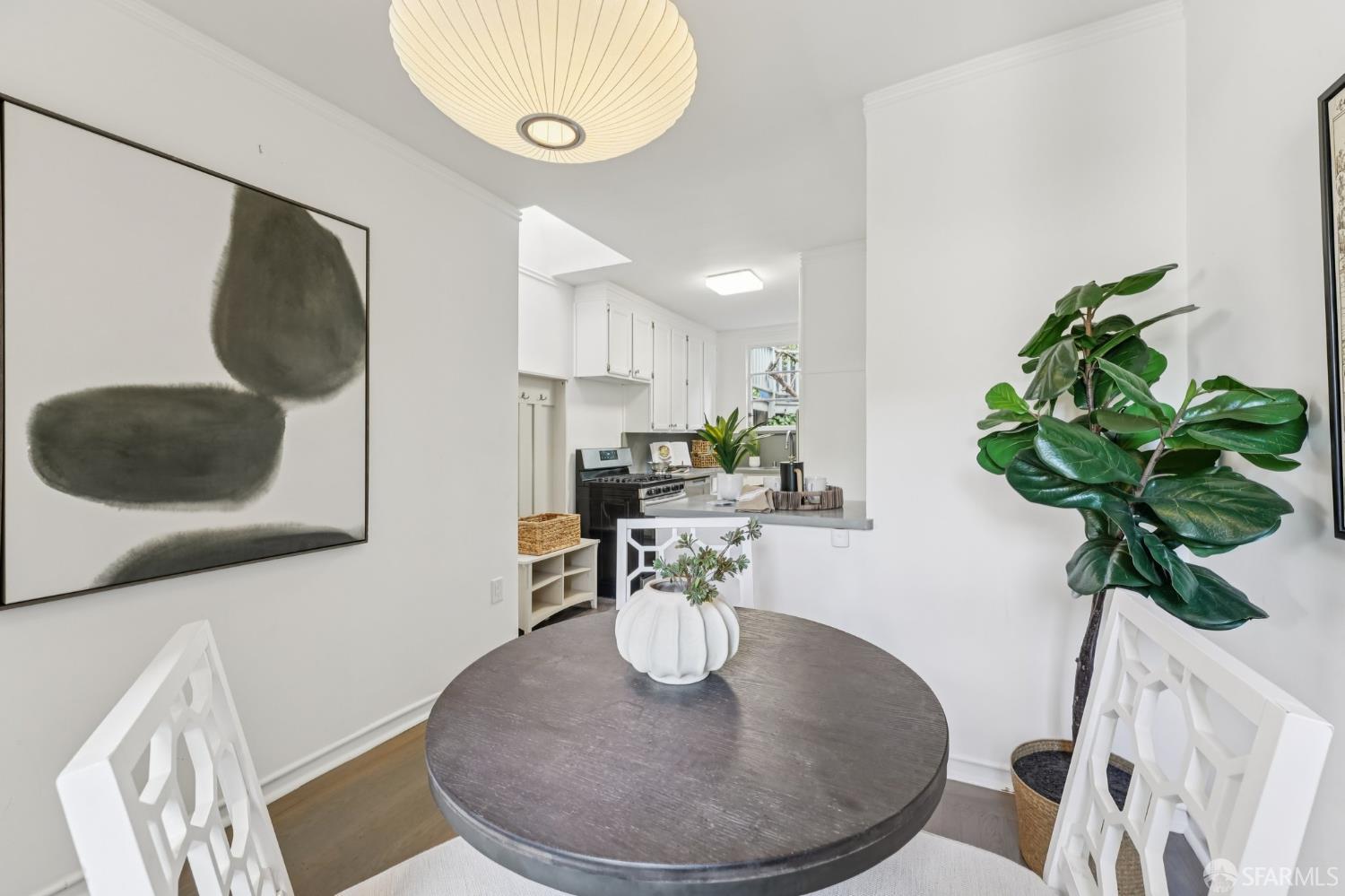 Detail Gallery Image 7 of 43 For 761 Noe St, San Francisco,  CA 94114 - 2 Beds | 1 Baths