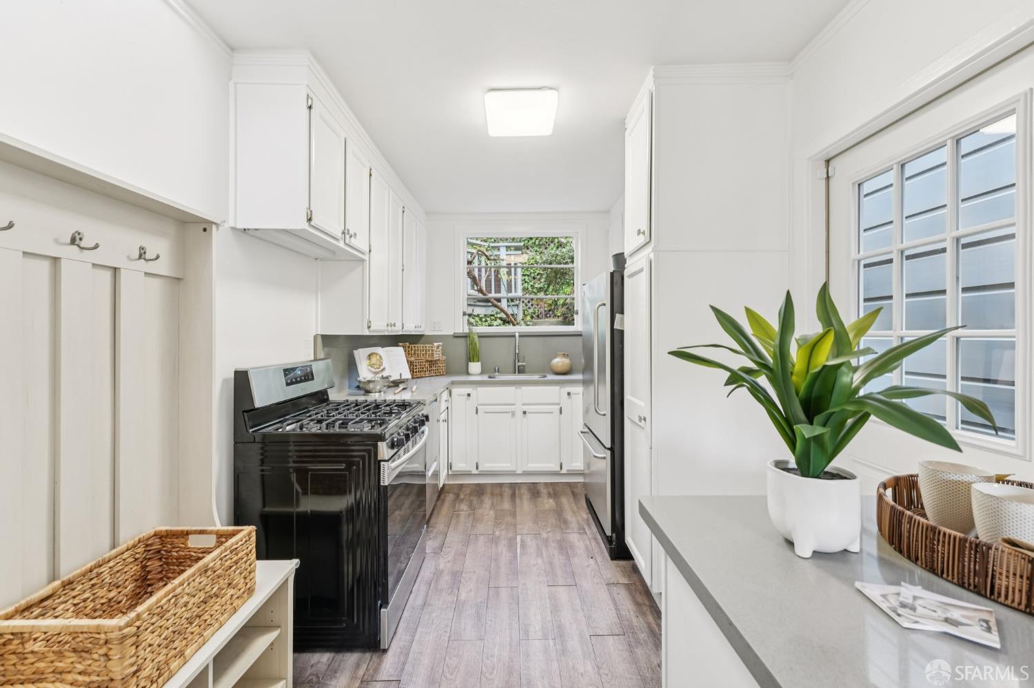 Detail Gallery Image 25 of 43 For 761 Noe St, San Francisco,  CA 94114 - 2 Beds | 1 Baths