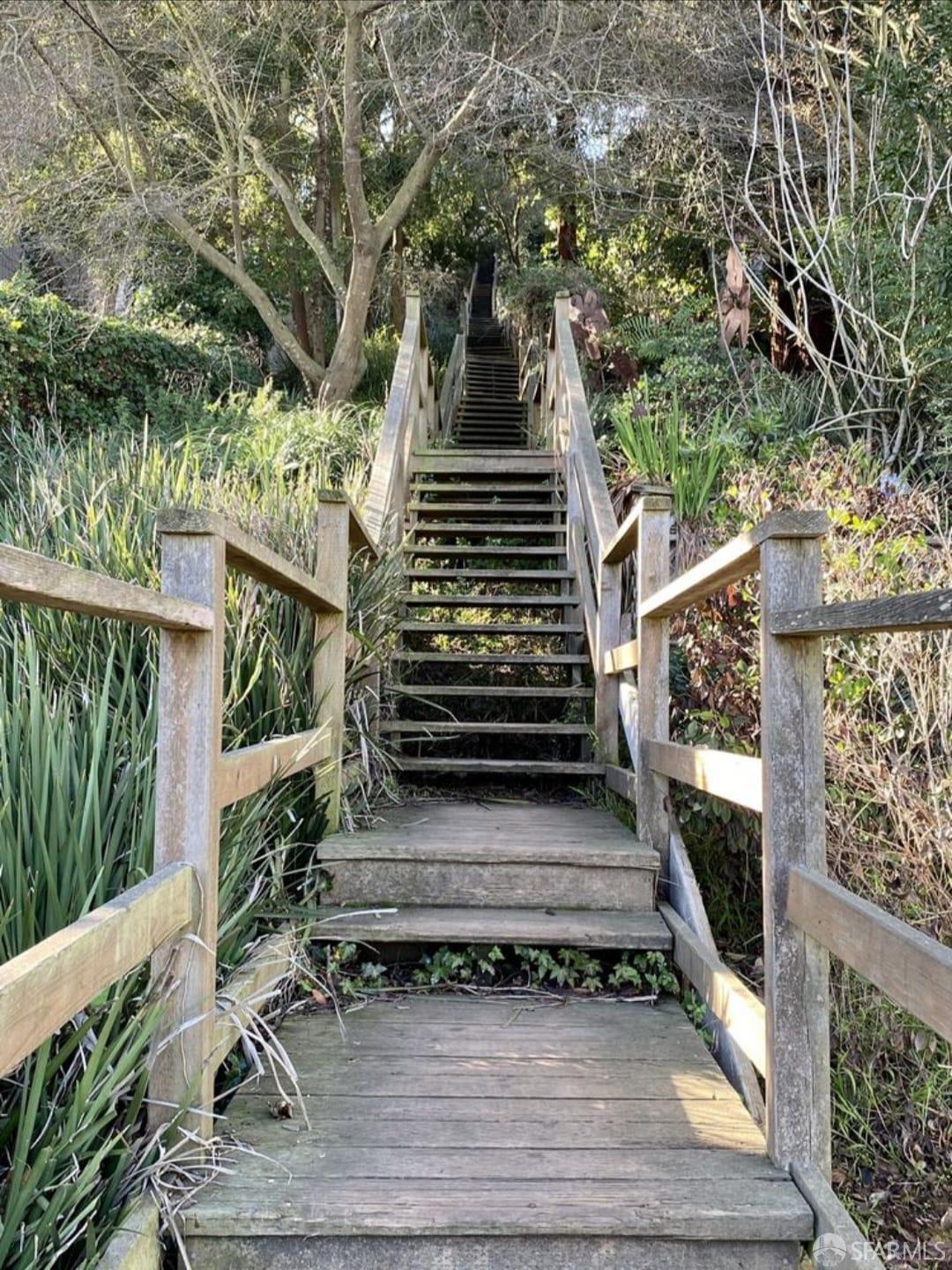 Detail Gallery Image 6 of 39 For 30 Harry St, San Francisco,  CA 94131 - 4 Beds | 2/1 Baths