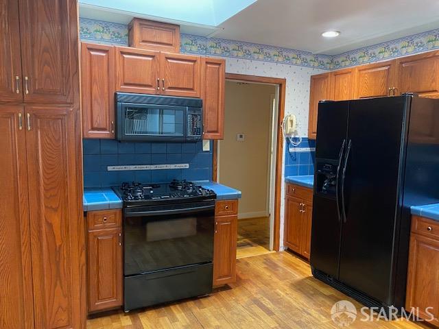 Detail Gallery Image 7 of 21 For 388 Country Club Dr, San Francisco,  CA 94132 - 2 Beds | 1 Baths