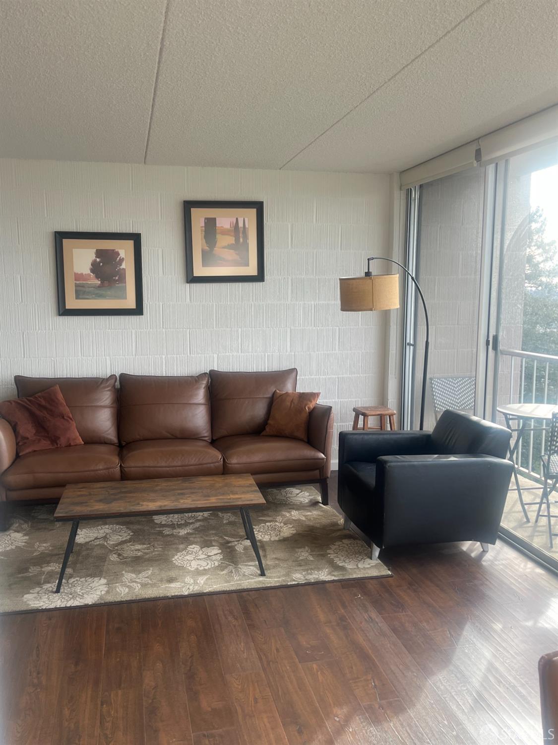 Detail Gallery Image 4 of 11 For 1 Kelton Ct 9a,  Oakland,  CA 94611 - 1 Beds | 1 Baths