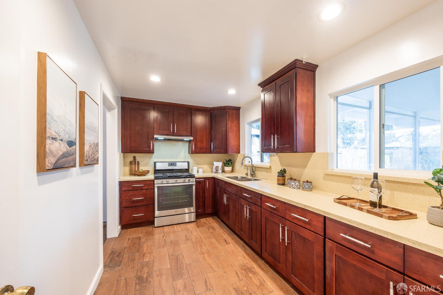 Detail Gallery Image 7 of 33 For 15 Garden St, Redwood City,  CA 94063 - 4 Beds | 2 Baths