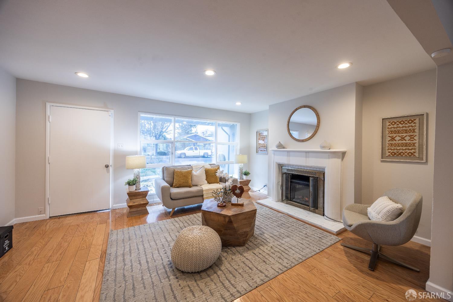 Detail Gallery Image 3 of 33 For 15 Garden St, Redwood City,  CA 94063 - 4 Beds | 2 Baths