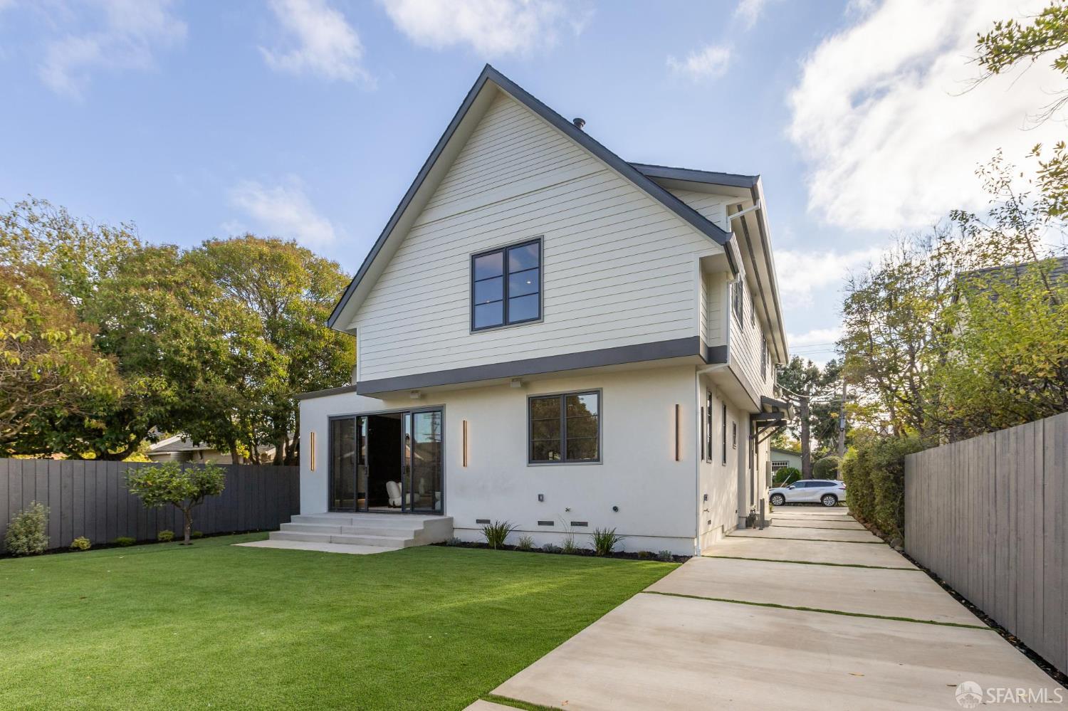 Detail Gallery Image 35 of 38 For 10 Channing Rd, Burlingame,  CA 94010 - 5 Beds | 5/1 Baths