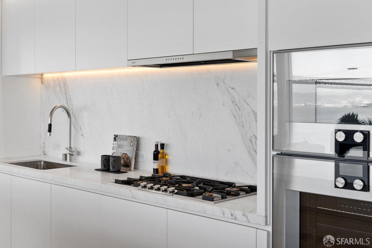 Detail Gallery Image 28 of 73 For 1 Steuart Ln #801,  San Francisco,  CA 94105 - 3 Beds | 3 Baths