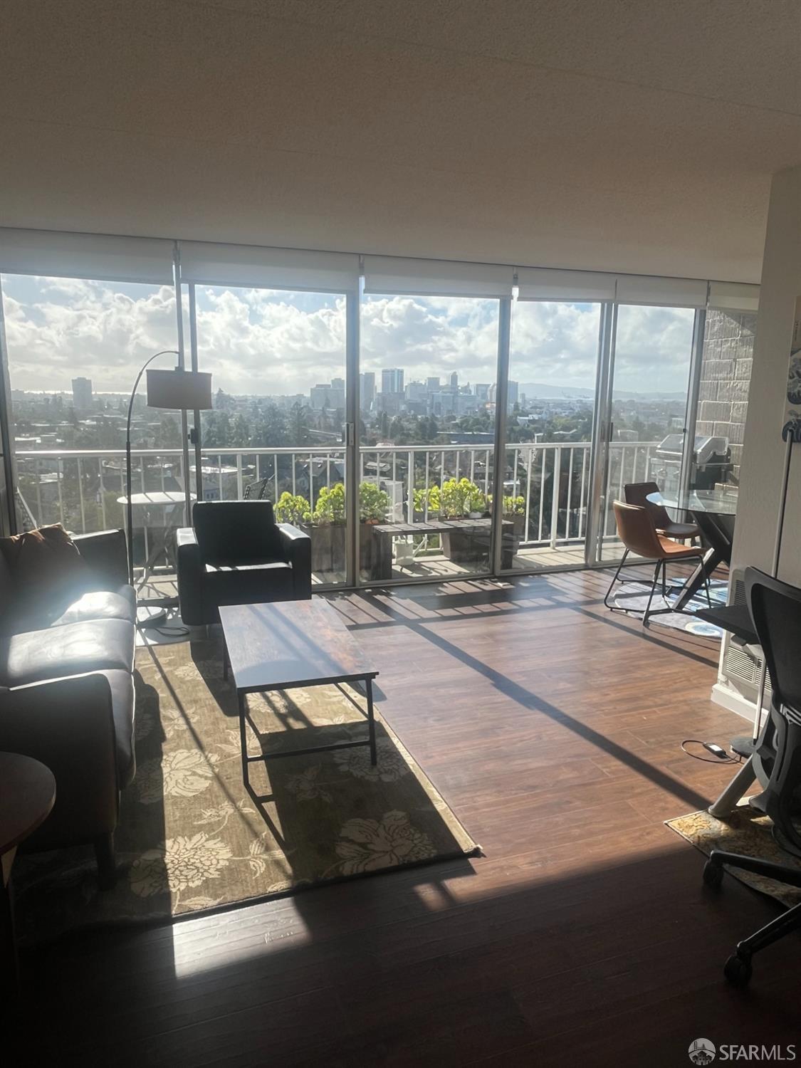 Detail Gallery Image 9 of 11 For 1 Kelton Ct 9a,  Oakland,  CA 94611 - 1 Beds | 1 Baths