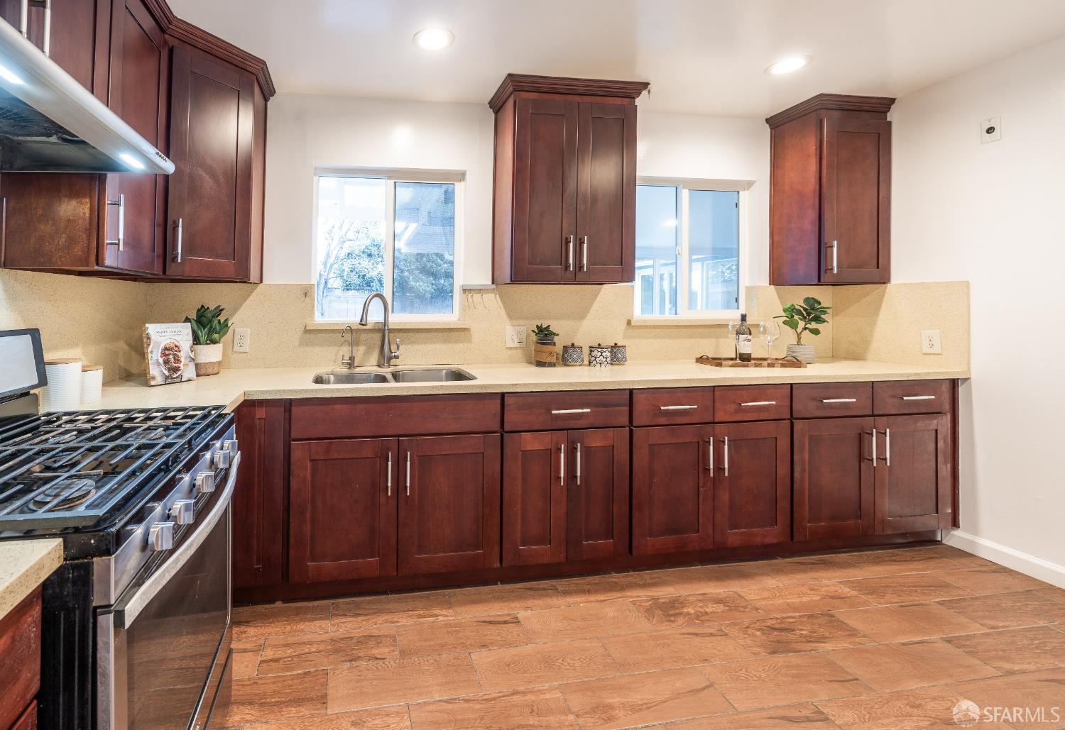 Detail Gallery Image 8 of 33 For 15 Garden St, Redwood City,  CA 94063 - 4 Beds | 2 Baths