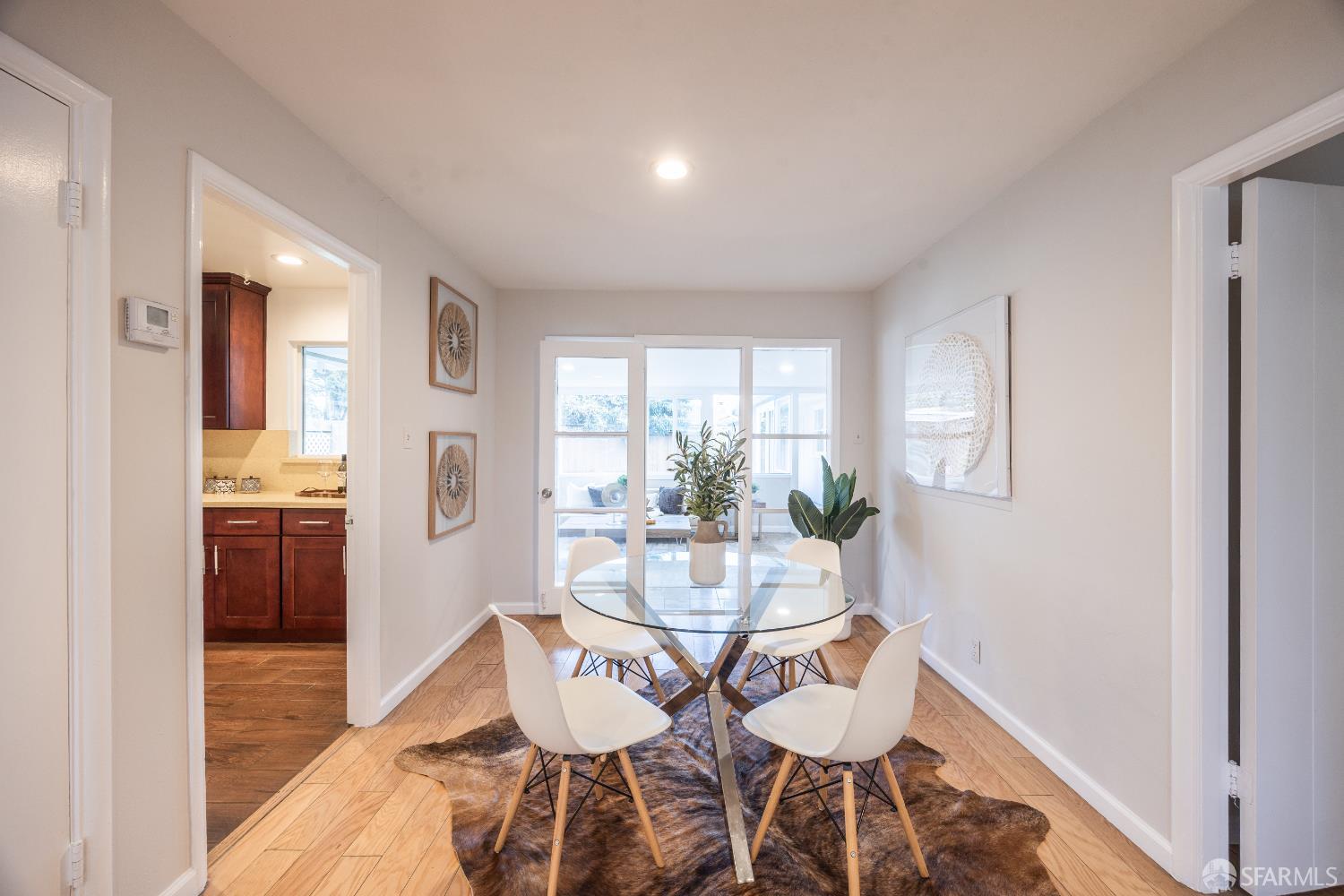 Detail Gallery Image 6 of 33 For 15 Garden St, Redwood City,  CA 94063 - 4 Beds | 2 Baths