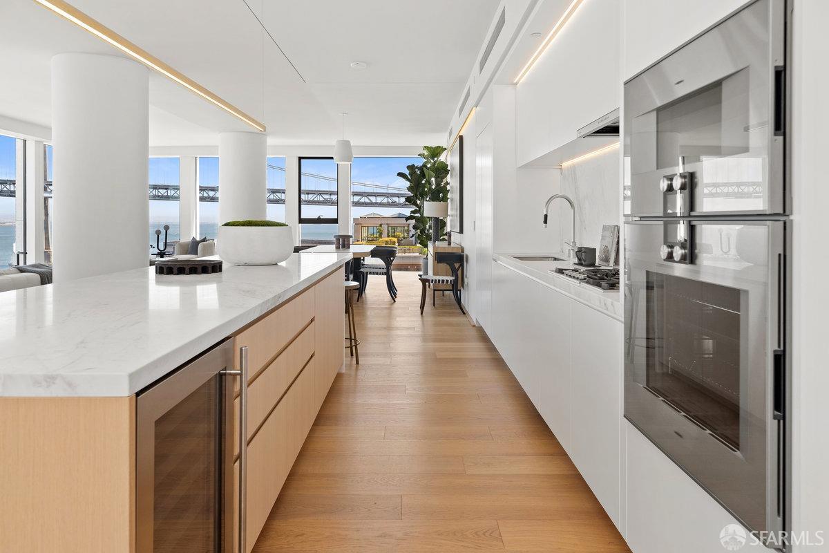 Detail Gallery Image 25 of 73 For 1 Steuart Ln #801,  San Francisco,  CA 94105 - 3 Beds | 3 Baths