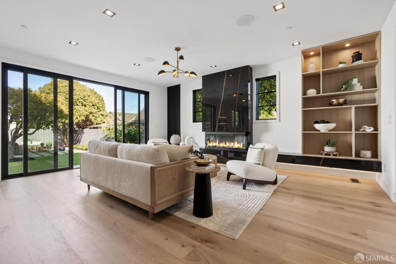 Detail Gallery Image 7 of 38 For 10 Channing Rd, Burlingame,  CA 94010 - 5 Beds | 5/1 Baths