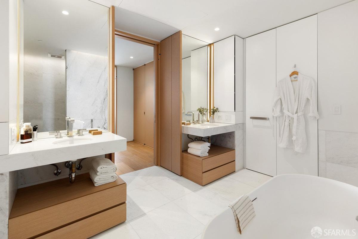 Detail Gallery Image 40 of 73 For 1 Steuart Ln #801,  San Francisco,  CA 94105 - 3 Beds | 3 Baths