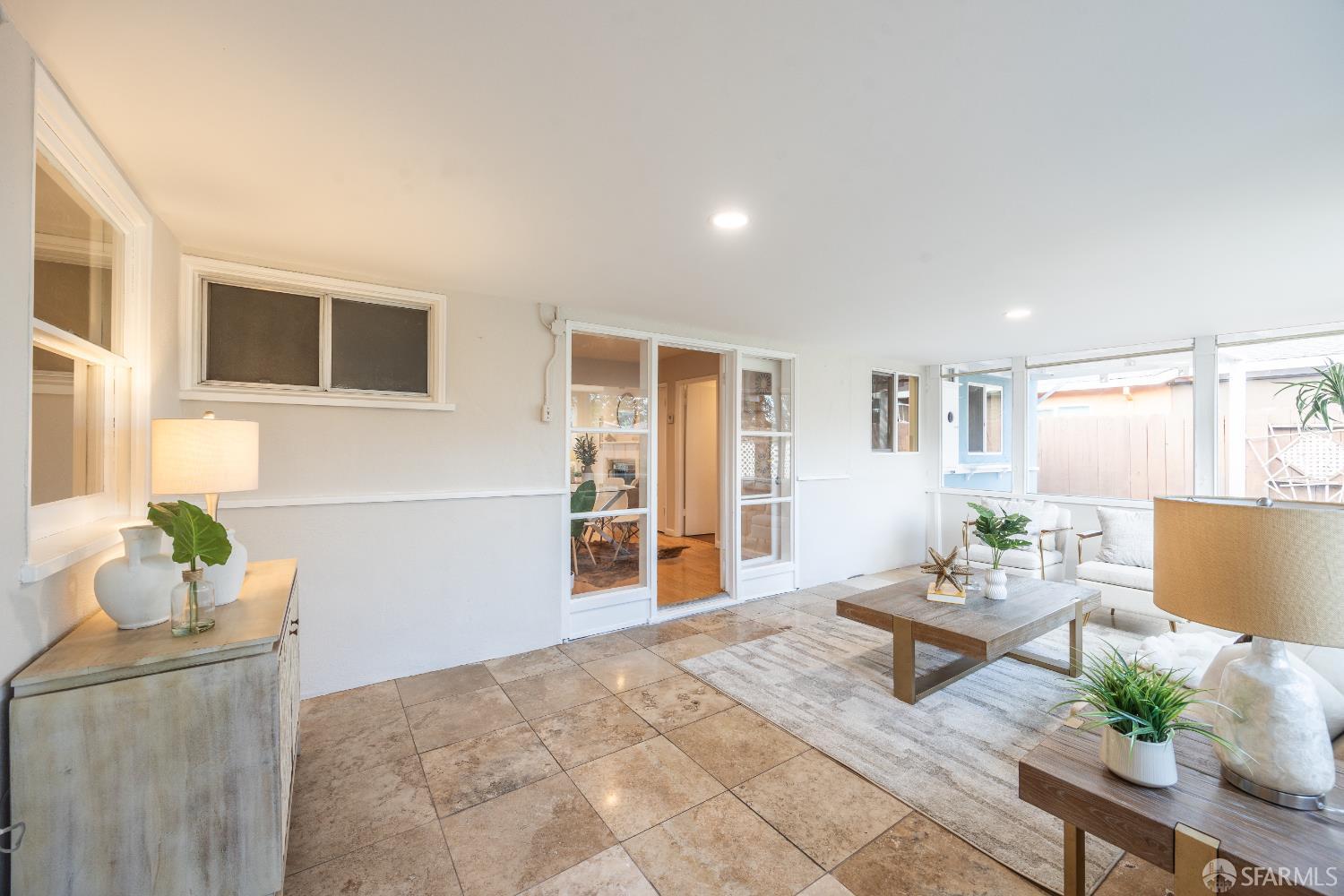 Detail Gallery Image 9 of 33 For 15 Garden St, Redwood City,  CA 94063 - 4 Beds | 2 Baths