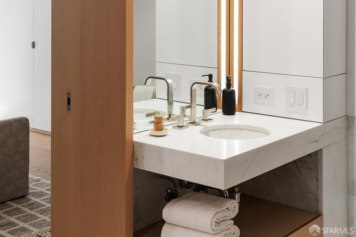 1 Steuart UNIT 1704, San Francisco, CA, 94105