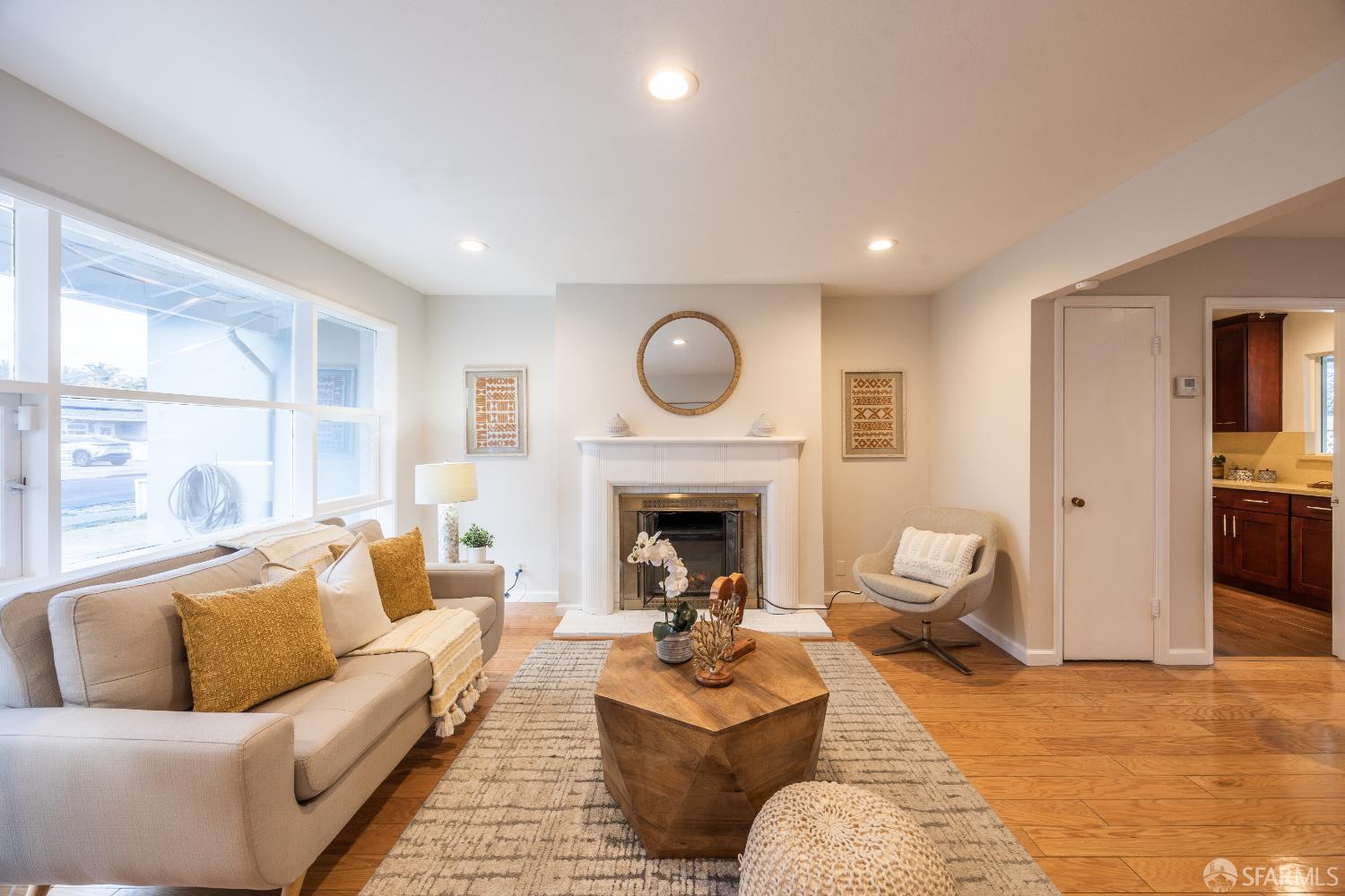 Detail Gallery Image 4 of 33 For 15 Garden St, Redwood City,  CA 94063 - 4 Beds | 2 Baths