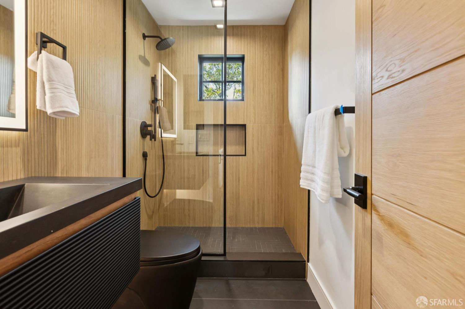 Detail Gallery Image 24 of 38 For 10 Channing Rd, Burlingame,  CA 94010 - 5 Beds | 5/1 Baths