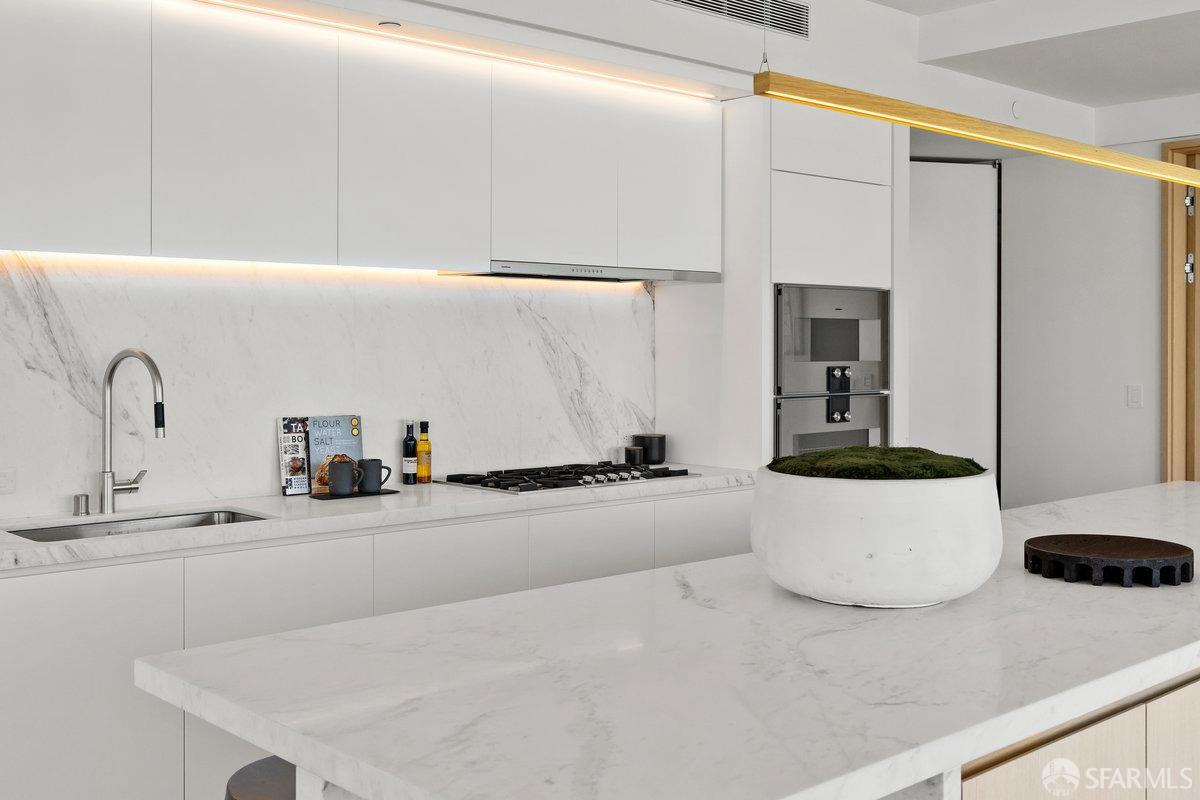 Detail Gallery Image 26 of 73 For 1 Steuart Ln #801,  San Francisco,  CA 94105 - 3 Beds | 3 Baths