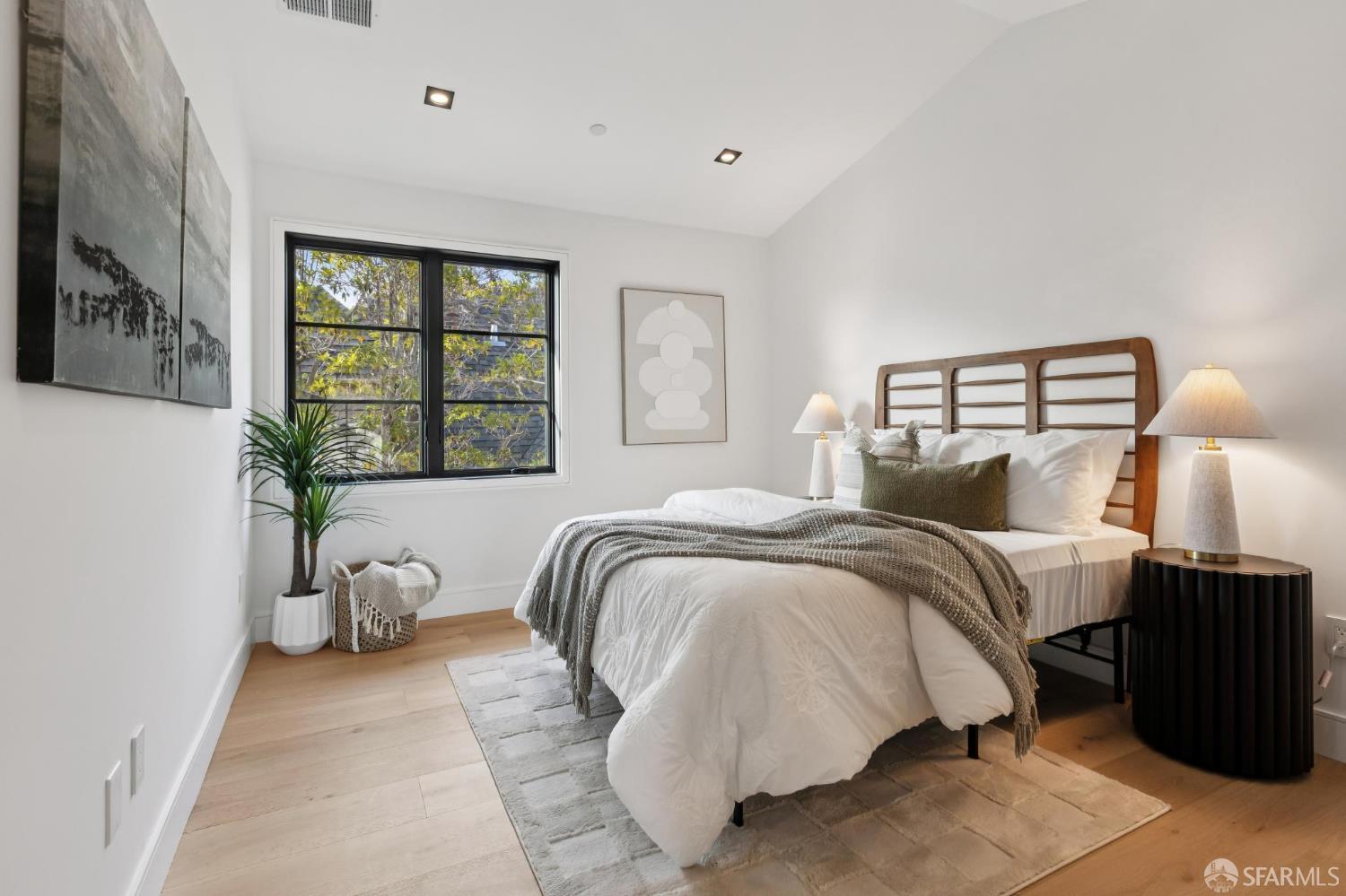 Detail Gallery Image 21 of 38 For 10 Channing Rd, Burlingame,  CA 94010 - 5 Beds | 5/1 Baths