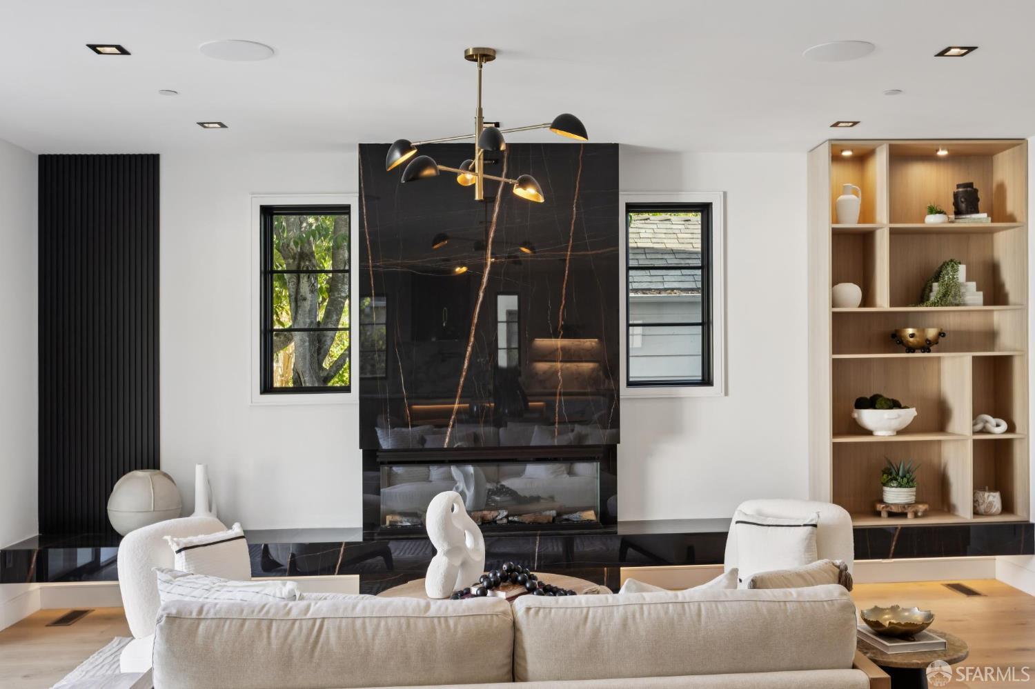 Detail Gallery Image 8 of 38 For 10 Channing Rd, Burlingame,  CA 94010 - 5 Beds | 5/1 Baths