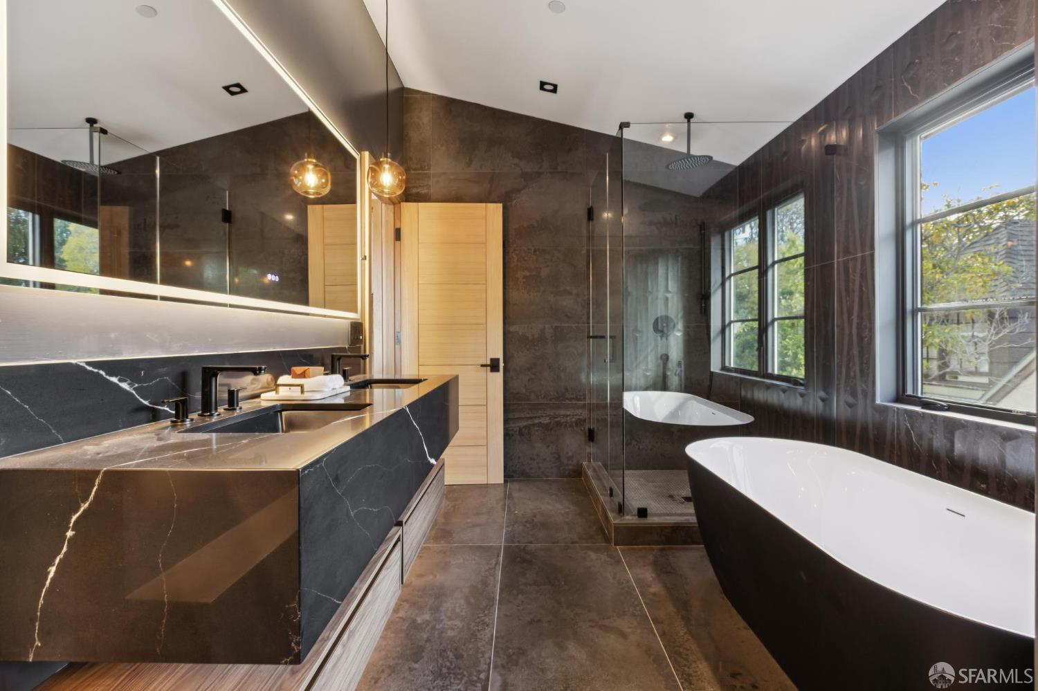 Detail Gallery Image 17 of 38 For 10 Channing Rd, Burlingame,  CA 94010 - 5 Beds | 5/1 Baths