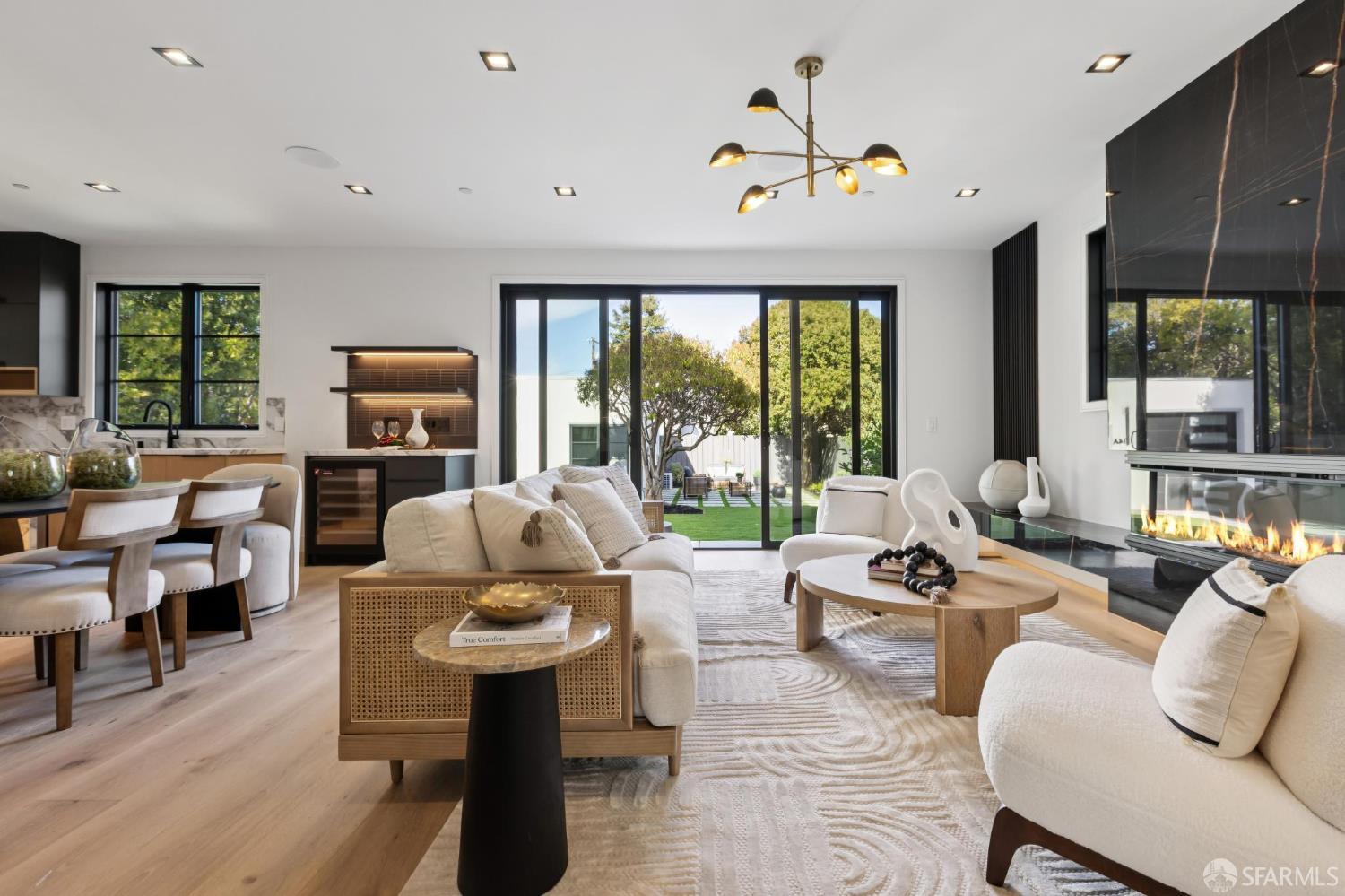 Detail Gallery Image 10 of 38 For 10 Channing Rd, Burlingame,  CA 94010 - 5 Beds | 5/1 Baths