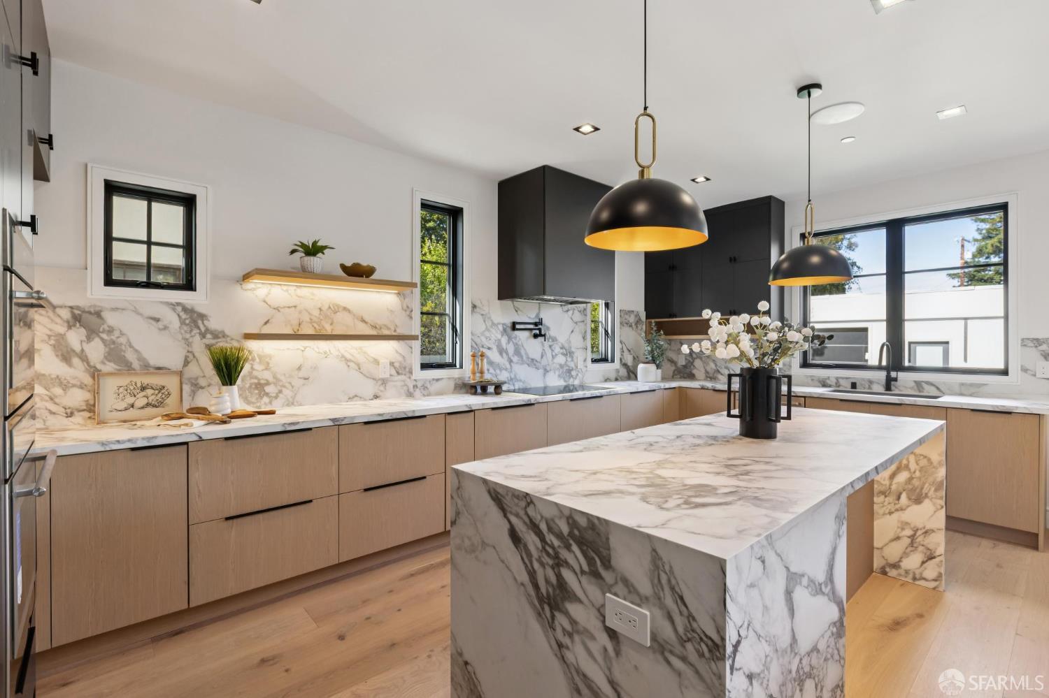 Detail Gallery Image 12 of 38 For 10 Channing Rd, Burlingame,  CA 94010 - 5 Beds | 5/1 Baths