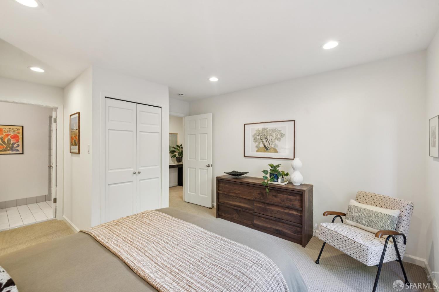 Detail Gallery Image 18 of 46 For 4322 17th St a,  San Francisco,  CA 94114 - 3 Beds | 3 Baths