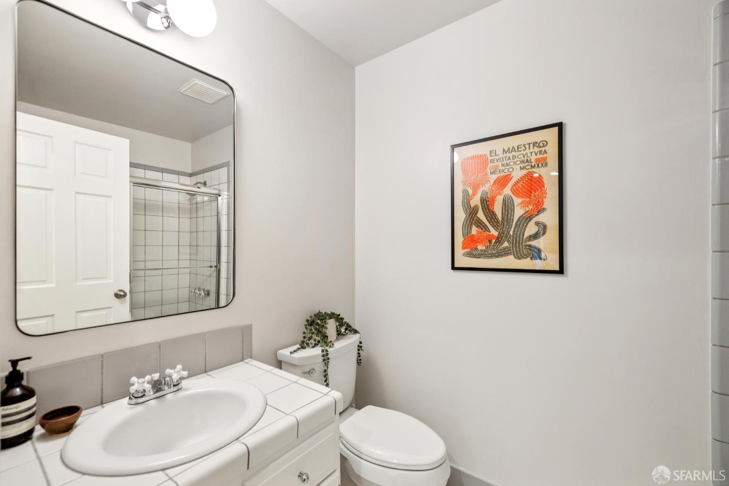 Detail Gallery Image 19 of 46 For 4322 17th St a,  San Francisco,  CA 94114 - 3 Beds | 3 Baths