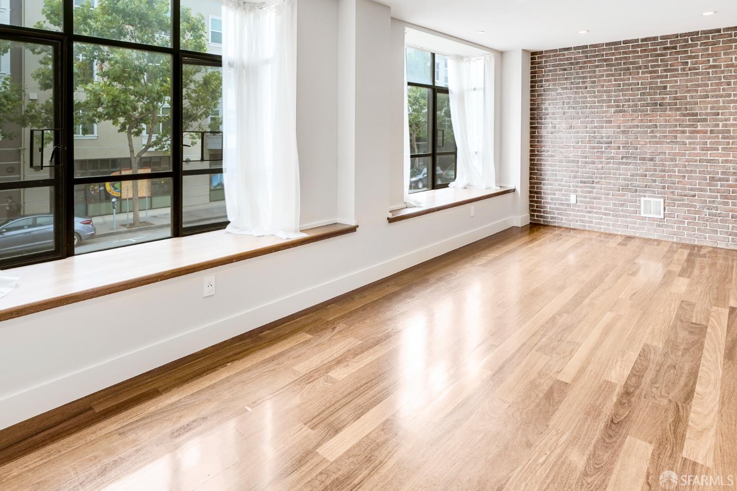 Detail Gallery Image 2 of 23 For 420 Bay St a,  San Francisco,  CA 94133 - 2 Beds | 2 Baths