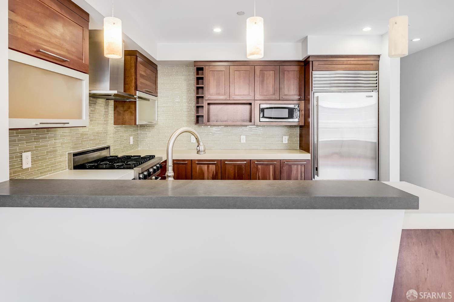 Detail Gallery Image 4 of 23 For 420 Bay St a,  San Francisco,  CA 94133 - 2 Beds | 2 Baths