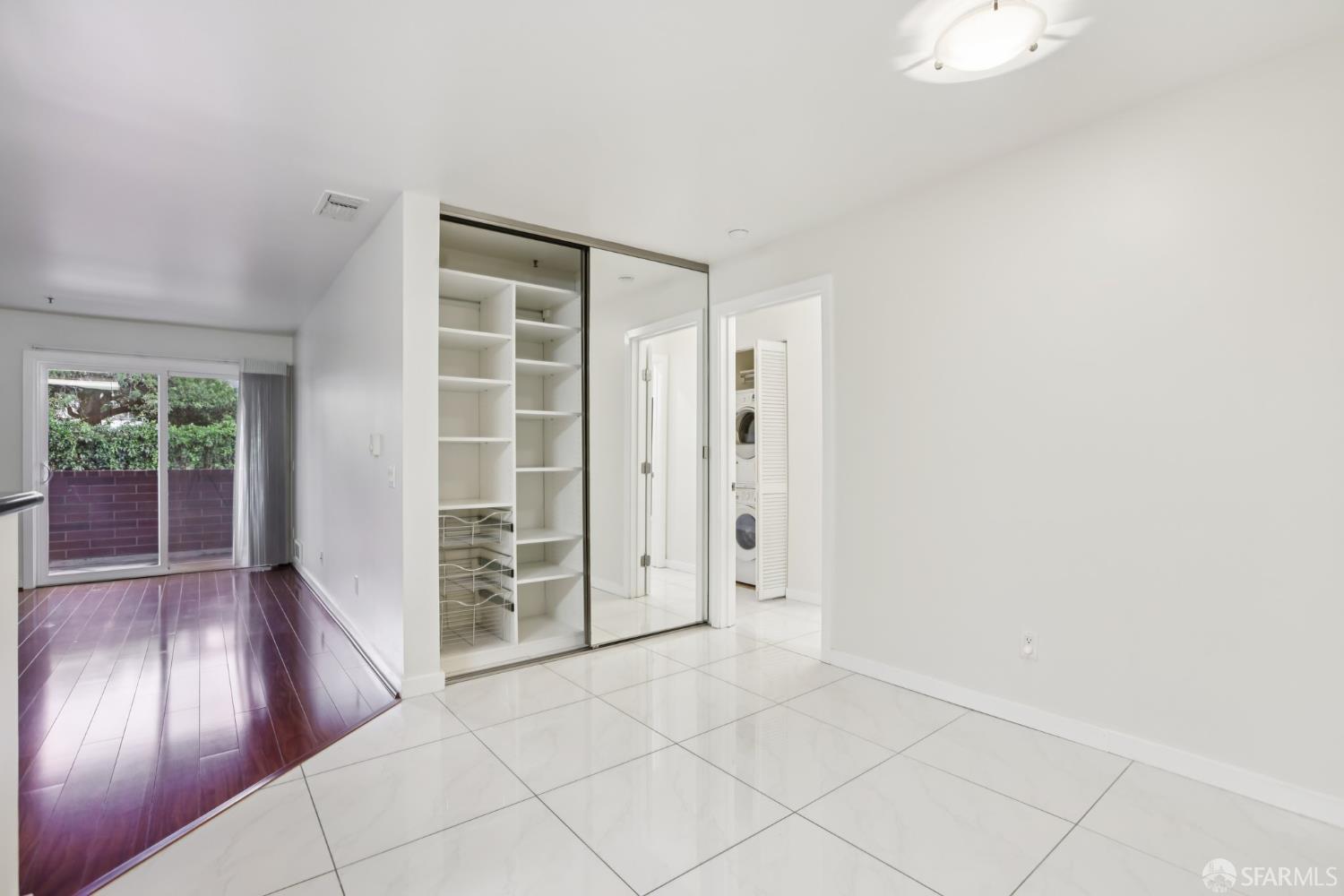 Detail Gallery Image 2 of 31 For 6400 Christie Ave #4122,  Emeryville,  CA 94608 - 1 Beds | 1 Baths