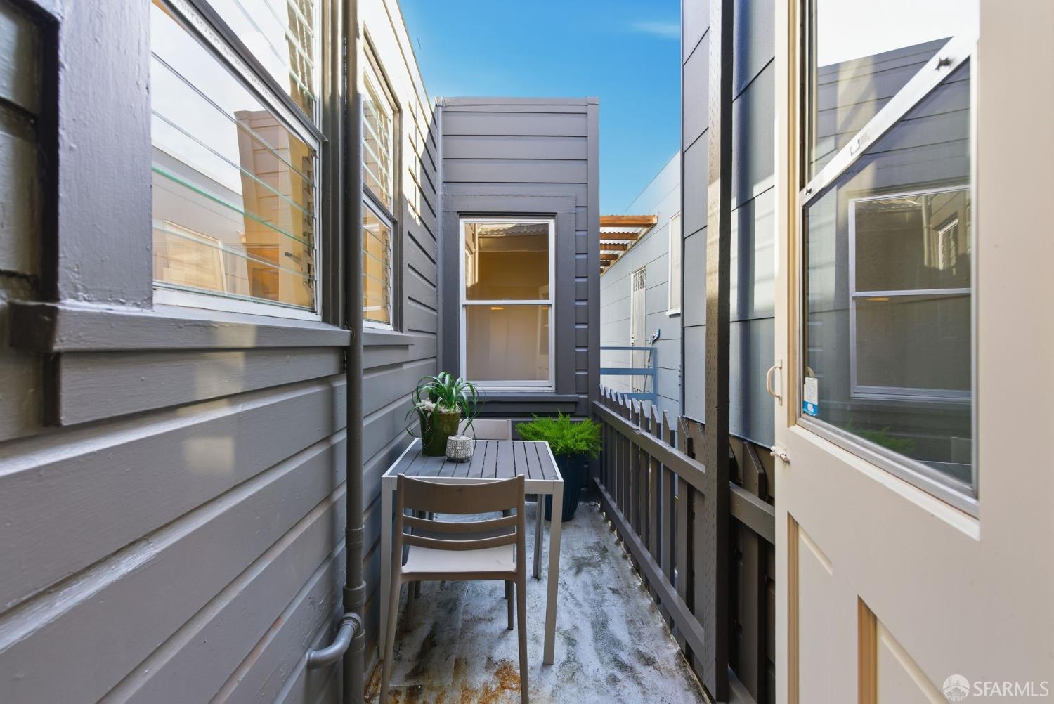 Detail Gallery Image 13 of 28 For 451 Huron Ave, San Francisco,  CA 94112 - 2 Beds | 1 Baths